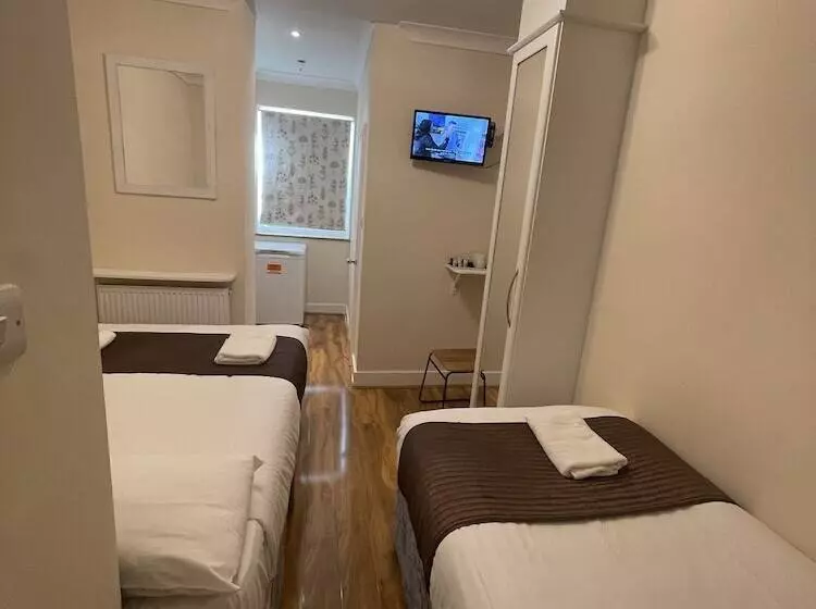 اتاق استاندارد سه نفره, Kings Cross Hotel London