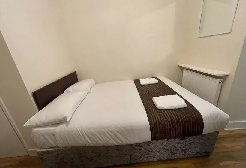 اتاق استاندارد سه نفره, Kings Cross Hotel London