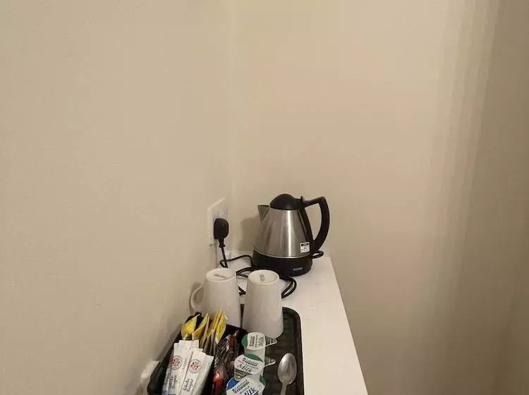 اتاق استاندارد سه نفره, Kings Cross Hotel London
