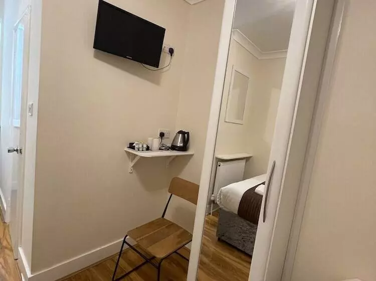 اتاق استاندارد سه نفره, Kings Cross Hotel London