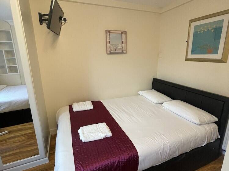 Четырехместный Номер Стандарт, Kings Cross Hotel London