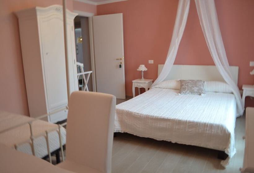 اتاق لوکس سه تخته, La Vecchia Tenenza B&b