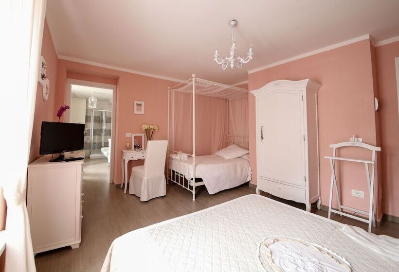 اتاق لوکس سه تخته, La Vecchia Tenenza B&b