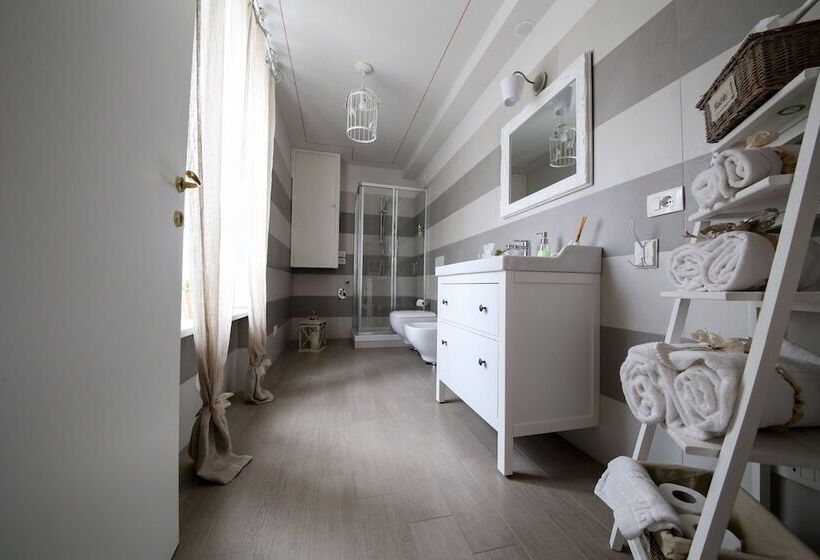 اتاق لوکس سه تخته, La Vecchia Tenenza B&b