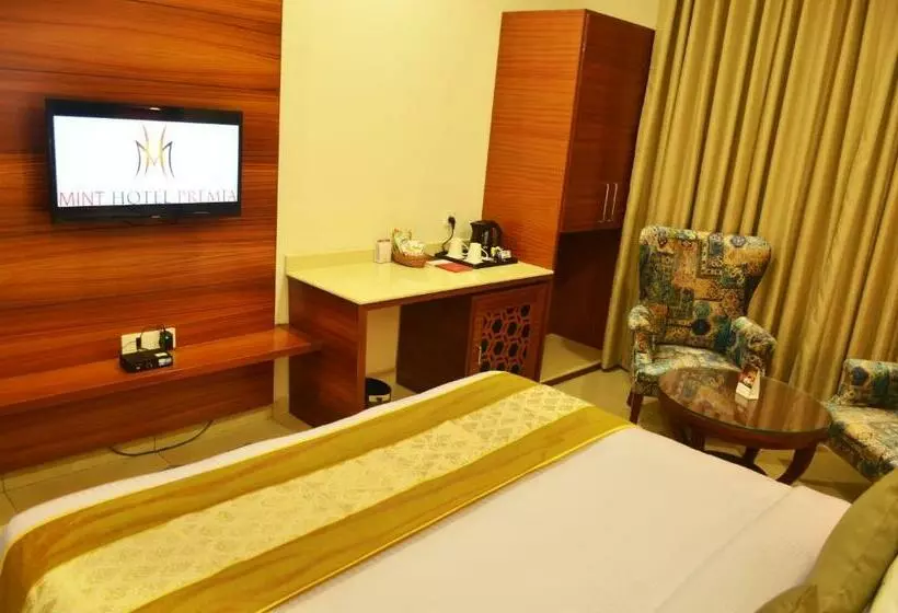 キングサイズベッドのスタンダードルーム, Mint Hotel Premia Chandigarh, Zirakpur