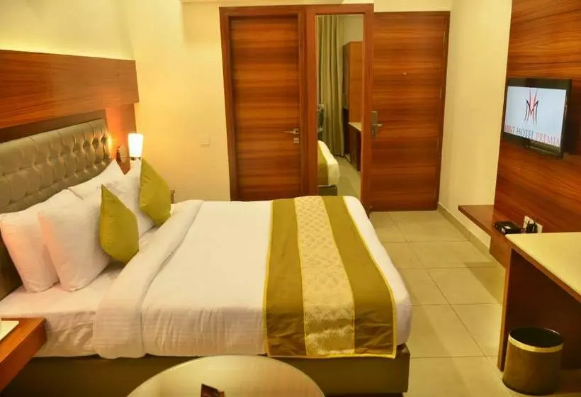 キングサイズベッドのスタンダードルーム, Mint Hotel Premia Chandigarh, Zirakpur