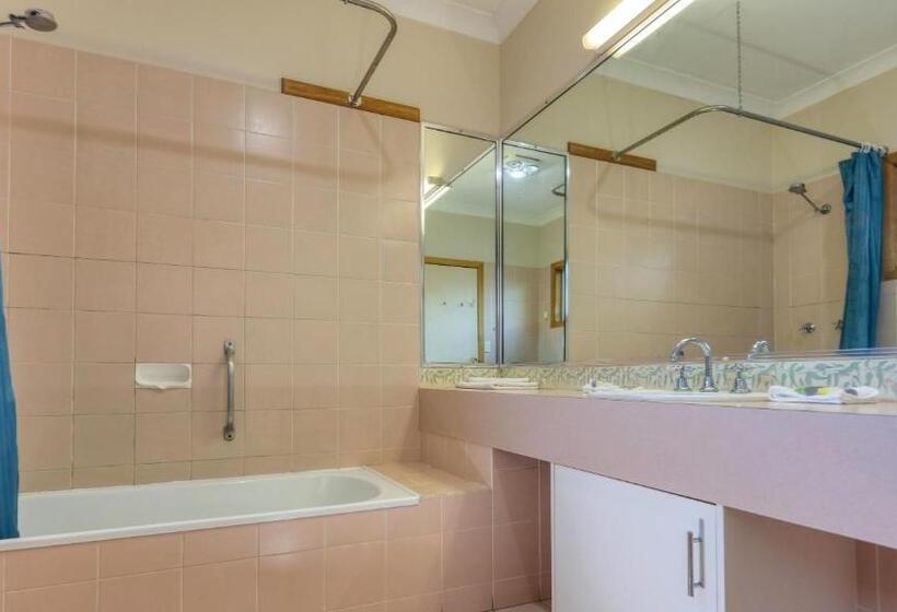 패밀리 룸, Chinchilla Great Western Motor Inn