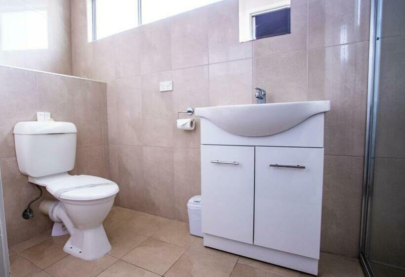 Семейный Номер, Tropicana Motel