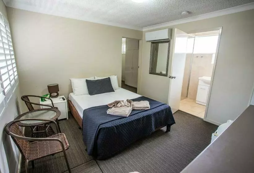 اتاق خانوادگی, Tropicana Motel