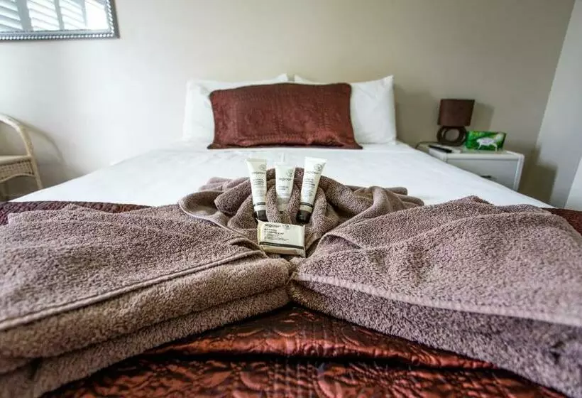 اتاق استاندارد, Tropicana Motel