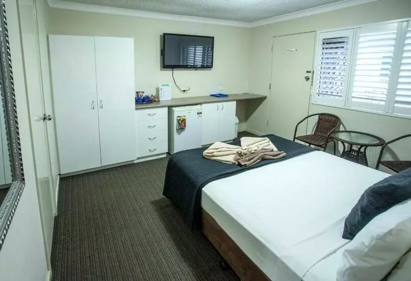 اتاق خانوادگی, Tropicana Motel