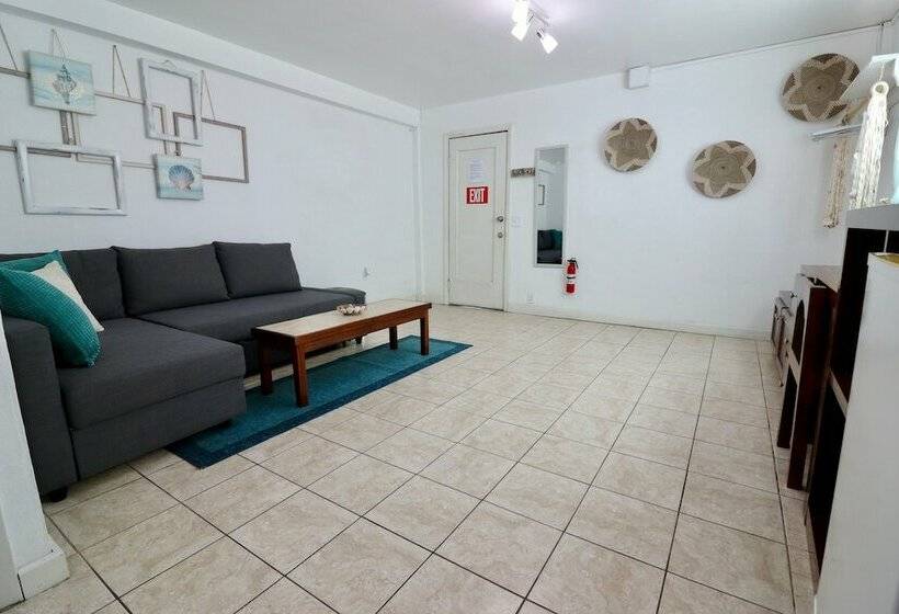 디럭스 4인 룸, Parham Plaza