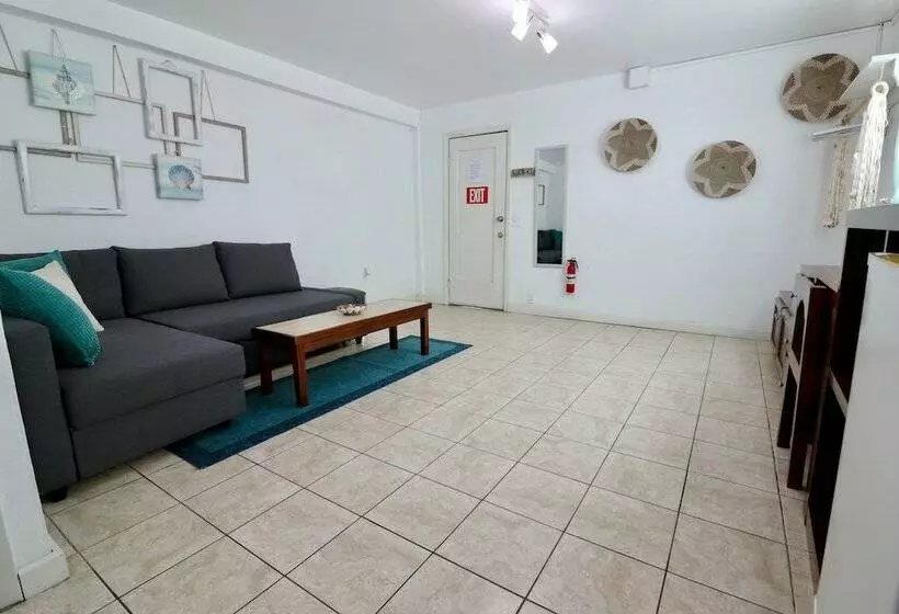 اتاق لوکس چهار تخته, Parham Plaza