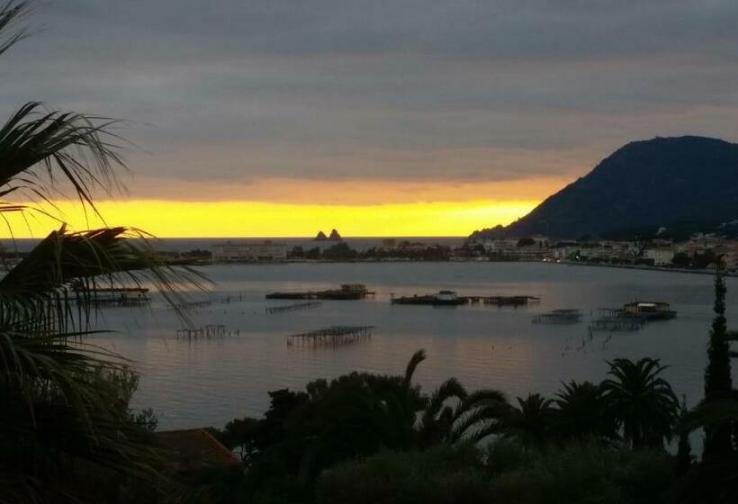 غرفة قياسية مطلّة علي البحر, Villa Chateau Les Terrasses, Tamaris, Vues Mer Exceptionnelles Au Calme, Mer Et Plage à 2mn à Pied