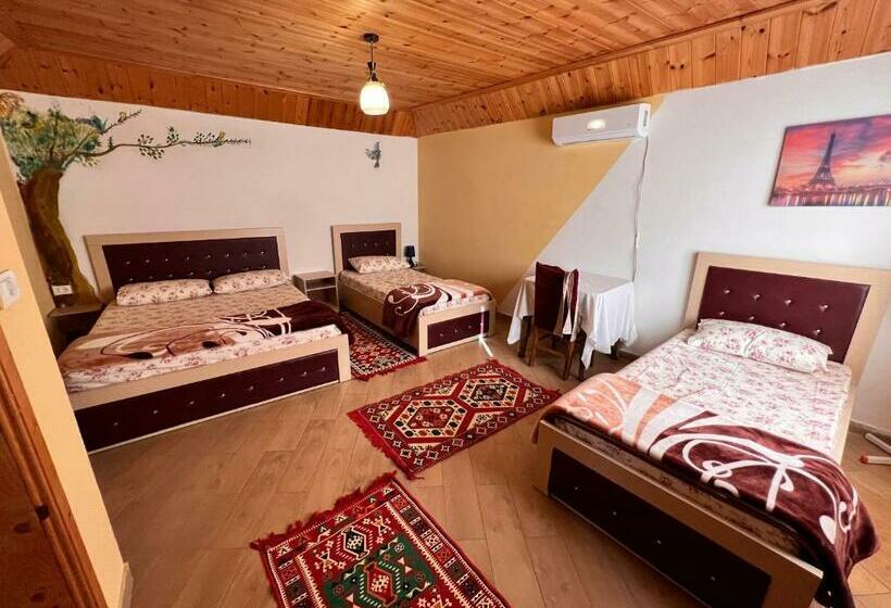 غرفة عائلية, Rooms Merlika  Inside The Castle