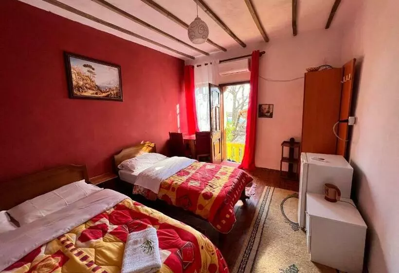 اتاق ساده سه‌ نفره, Rooms Merlika  Inside The Castle
