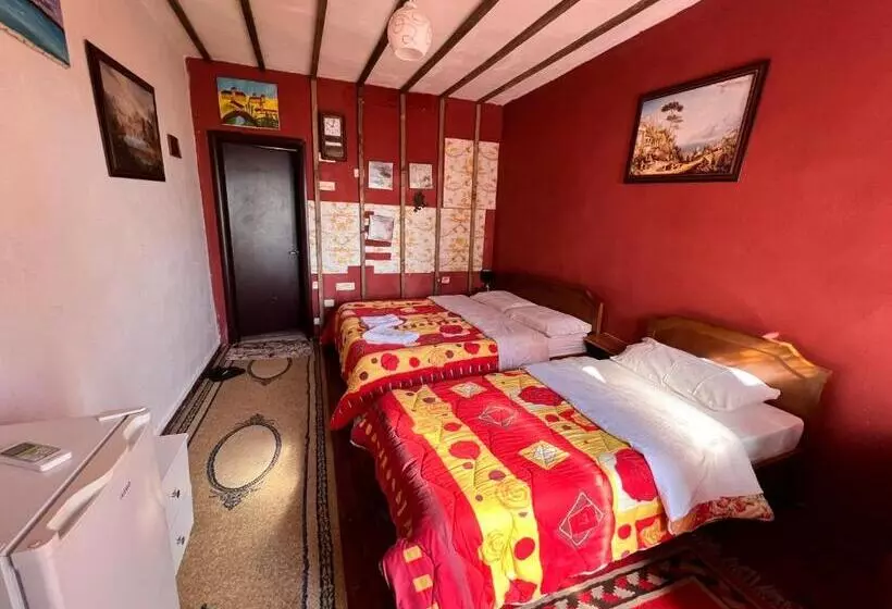 اتاق ساده سه‌ نفره, Rooms Merlika  Inside The Castle