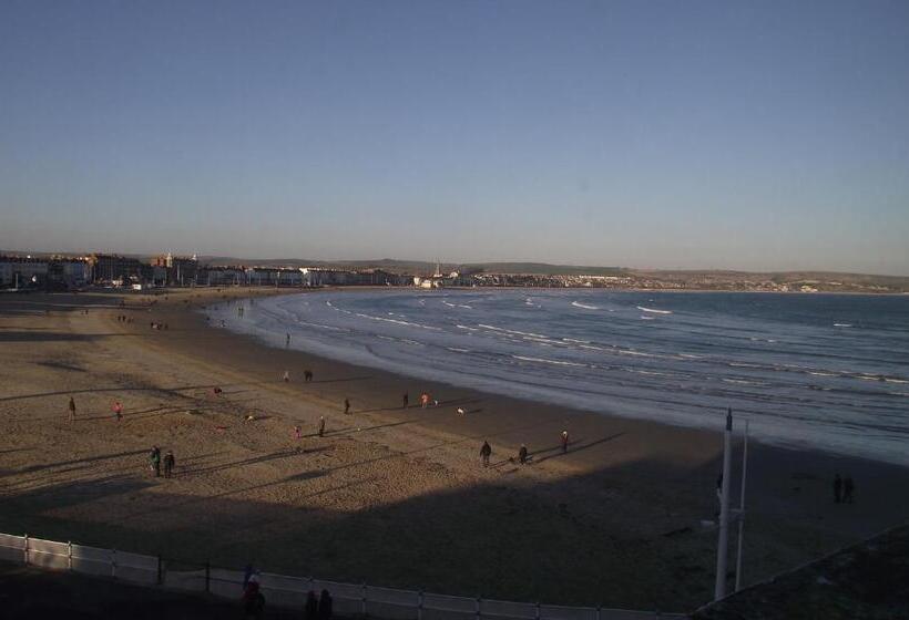 غرفة قياسية مطلّة علي البحر, The Anchorage