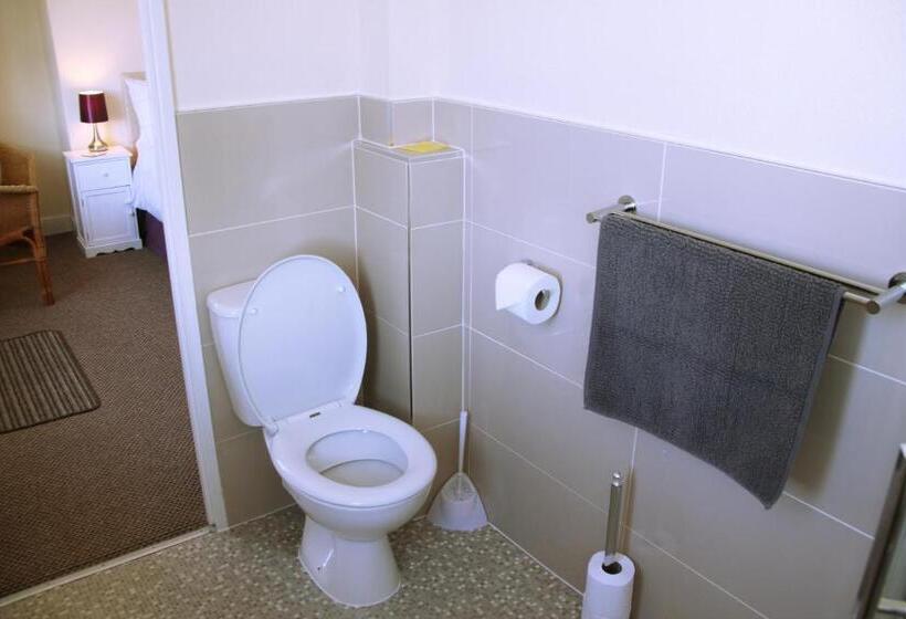 غرفة عائلية مطلّة علي البحر, The Anchorage