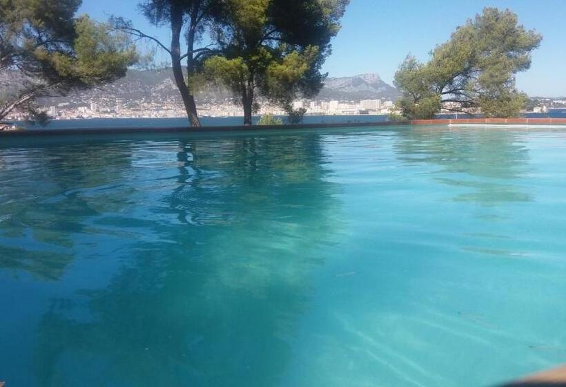 اتاق سه نفره دلوکس با چشم‌انداز دریا, Villa Chateau Les Terrasses, Tamaris, Vues Mer Exceptionnelles Au Calme, Mer Et Plage à 2mn à Pied