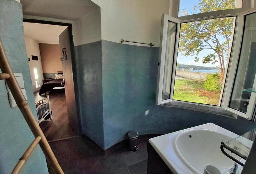 غرفة ديلوكس ثلاثية مطلة على البحر, Villa Chateau Les Terrasses, Tamaris, Vues Mer Exceptionnelles Au Calme, Mer Et Plage à 2mn à Pied