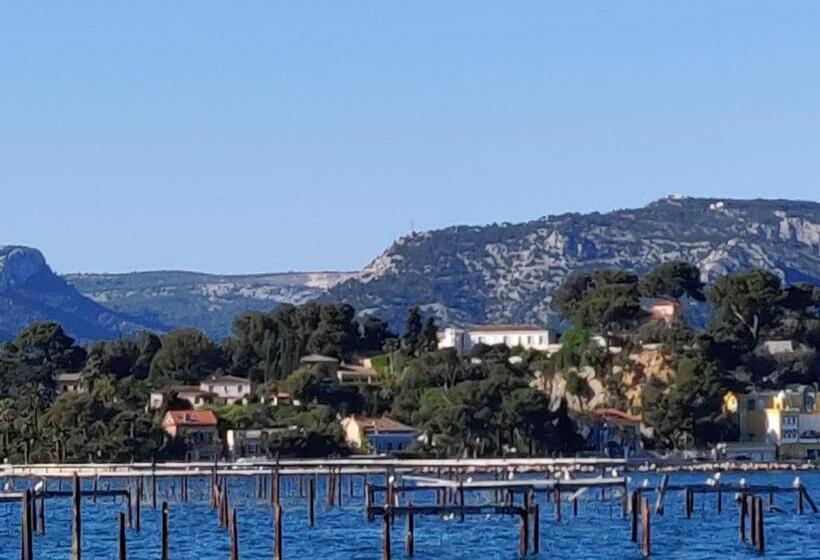 غرفة ديلوكس ثلاثية مطلة على البحر, Villa Chateau Les Terrasses, Tamaris, Vues Mer Exceptionnelles Au Calme, Mer Et Plage à 2mn à Pied