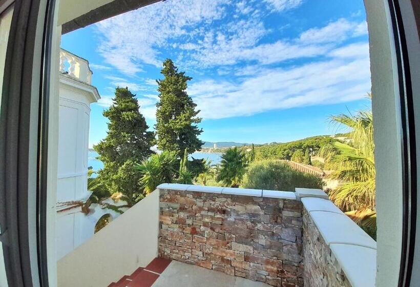اتاق سه نفره دلوکس با چشم‌انداز دریا, Villa Chateau Les Terrasses, Tamaris, Vues Mer Exceptionnelles Au Calme, Mer Et Plage à 2mn à Pied