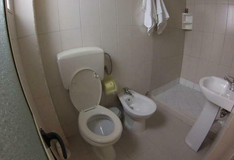 غرفة إقتصادية, 4 Stinet