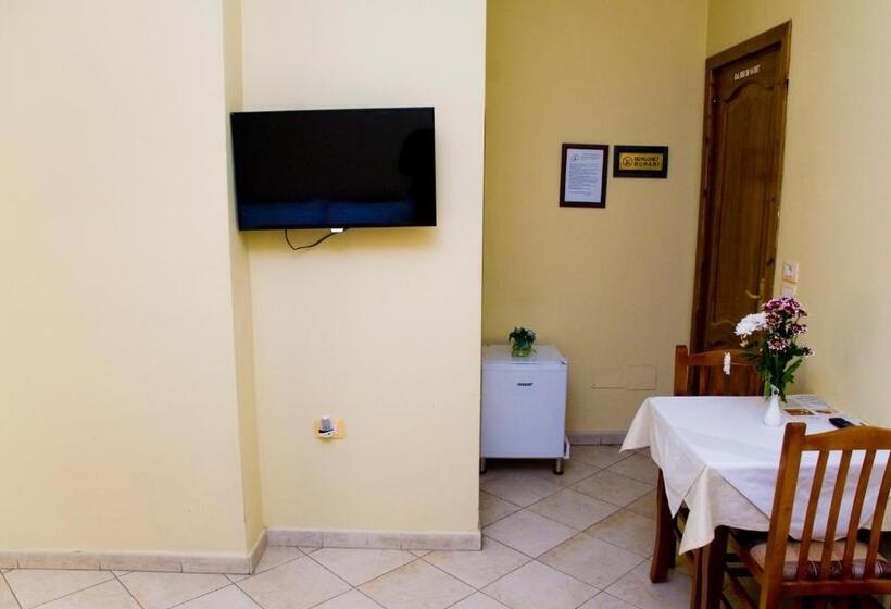 غرفة أساسية ثلاثية, 4 Stinet