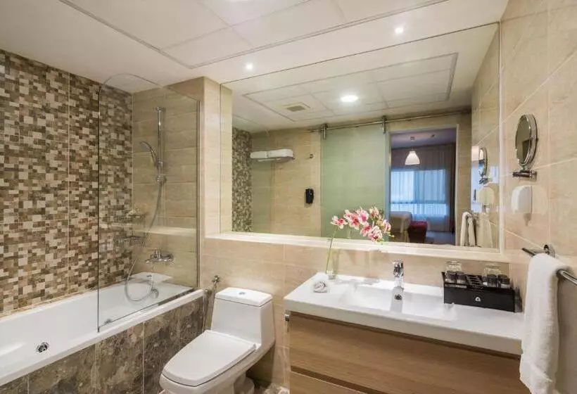 Villa 2 Makuuhuonetta, Alreem