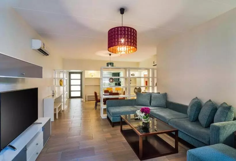 Villa 2 Makuuhuonetta, Alreem