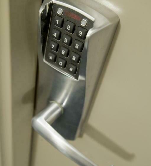 חדר סטנדרט מותאם לאדם עם מוגבלויות, B&b Hotel Marseille Aéroport Saint Victoret