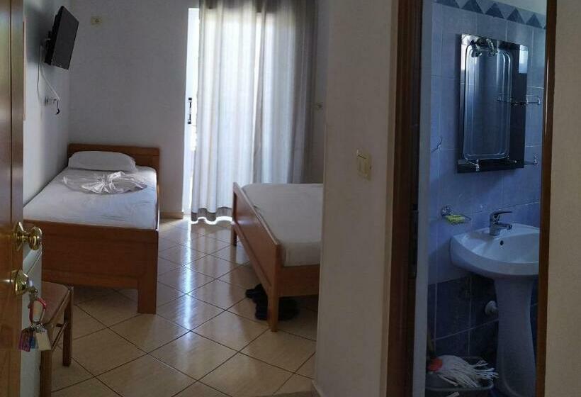 スタンダードトリプルルーム, Chicago