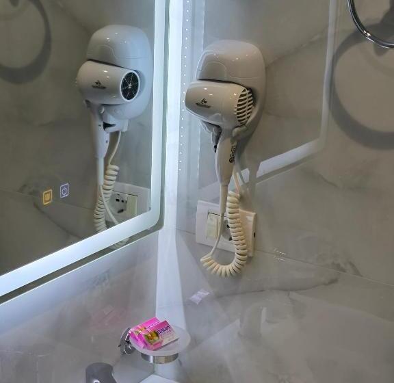 スタンダードトリプルルーム, Chicago