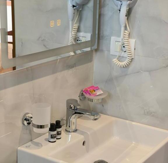 スタンダードトリプルルーム, Chicago