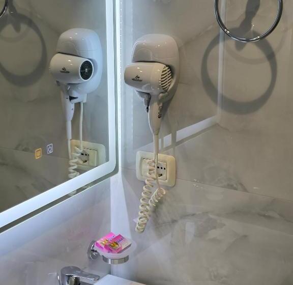 スタンダードトリプルルーム, Chicago