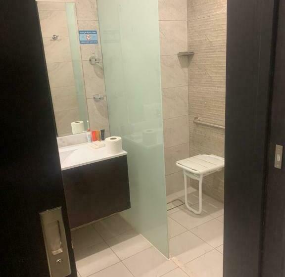 スタンダードスタジオ, Grand Lily Hotel Suites