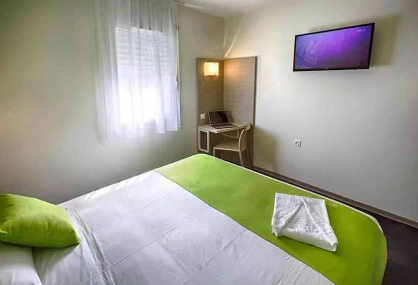 Standard Neljän Hengen Huone, Hôtel Formules Club 2
