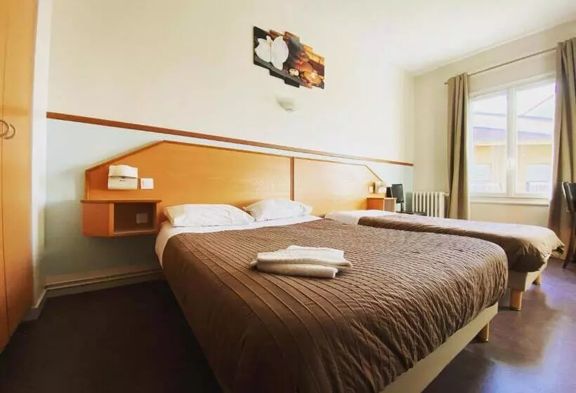 Standard Kolmen Hengen Huone, Le Midi Clermont Cournon