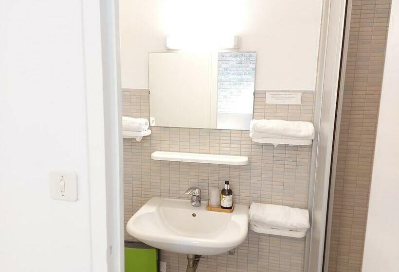 Номер Стандарт, Logis Hôtel Vannes Nord Le Clos Des Hortensias