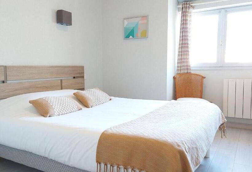 Номер Стандарт Трехместный, Logis Hôtel Vannes Nord Le Clos Des Hortensias