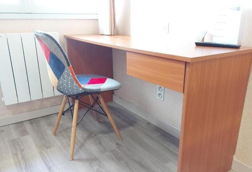 Номер Стандарт Трехместный, Logis Hôtel Vannes Nord Le Clos Des Hortensias