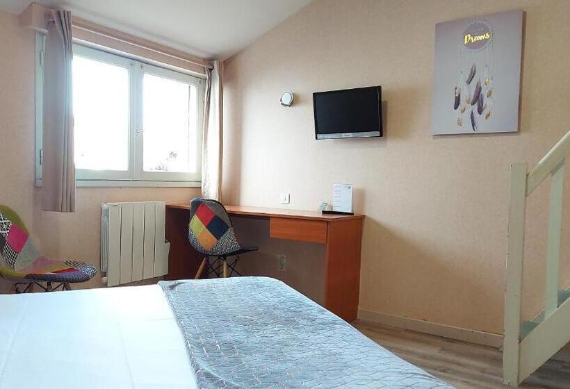 Номер Стандарт Трехместный, Logis Hôtel Vannes Nord Le Clos Des Hortensias