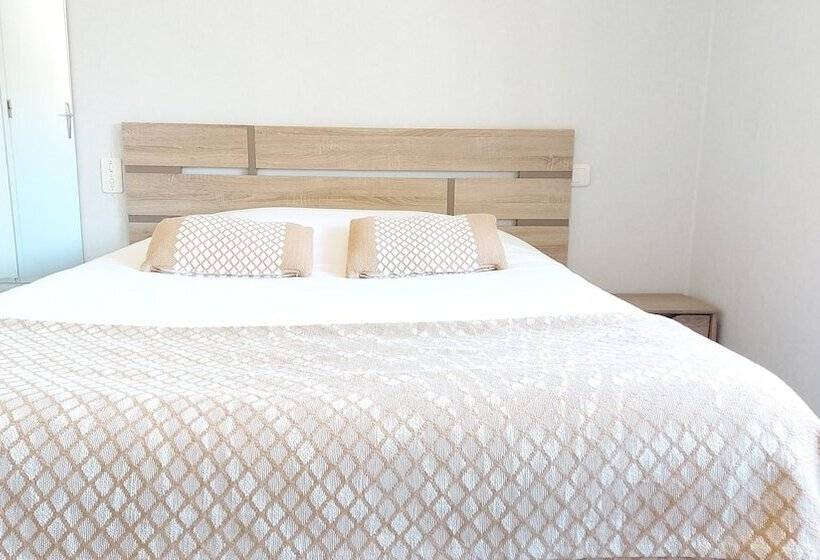 Номер Стандарт Трехместный, Logis Hôtel Vannes Nord Le Clos Des Hortensias