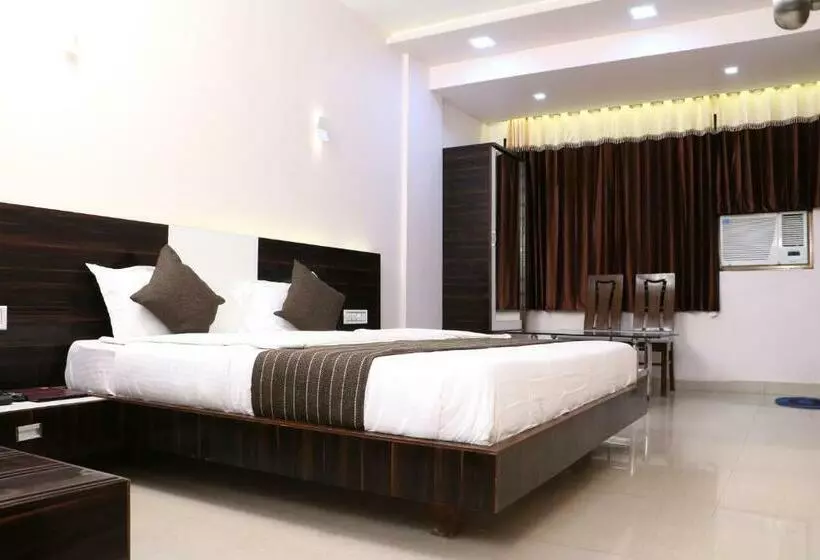 4 Bett Deluxe Zimmer, Regency Vasai