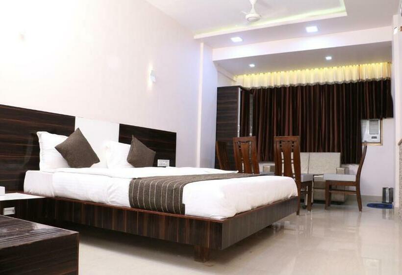 Pokój Czteroosobowy Deluxe, Regency Vasai