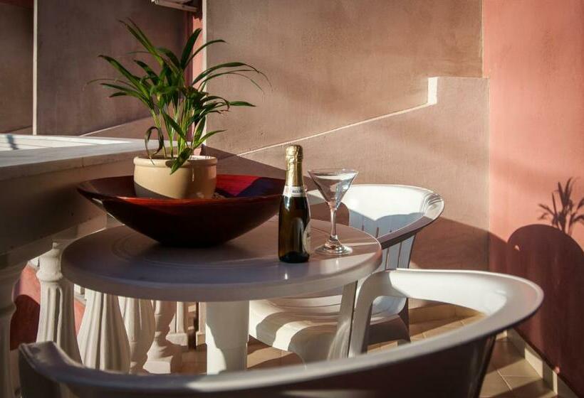 استودیوی استاندارد, Zante Nest Studios & Apartments