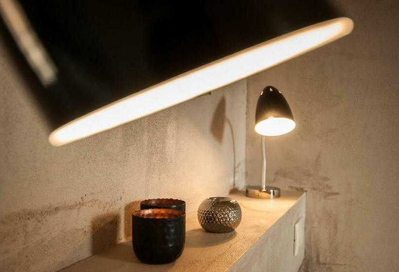 استودیوی استاندارد, Zante Nest Studios & Apartments