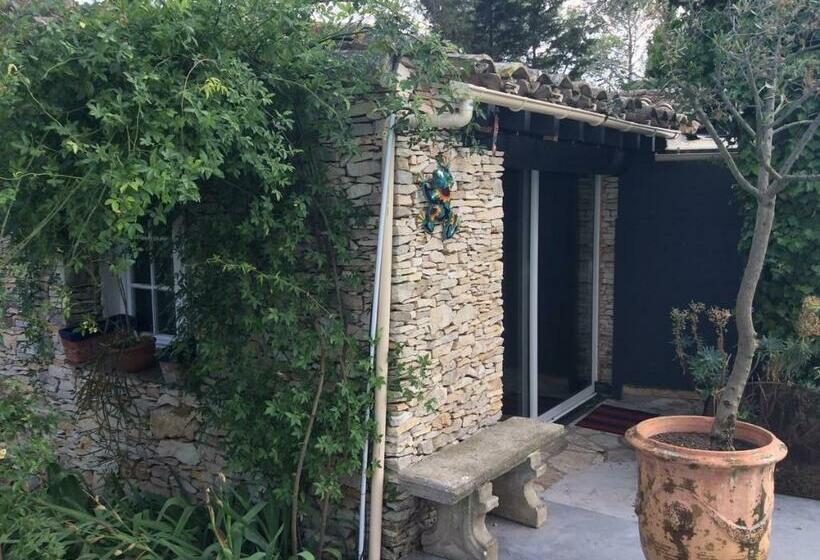 스탠다드 방갈로, Inn 4 Bears