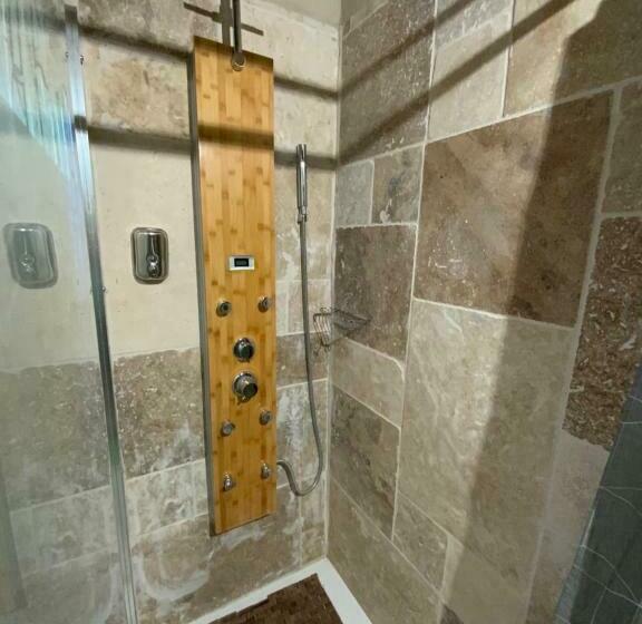 스탠다드 방갈로, Inn 4 Bears